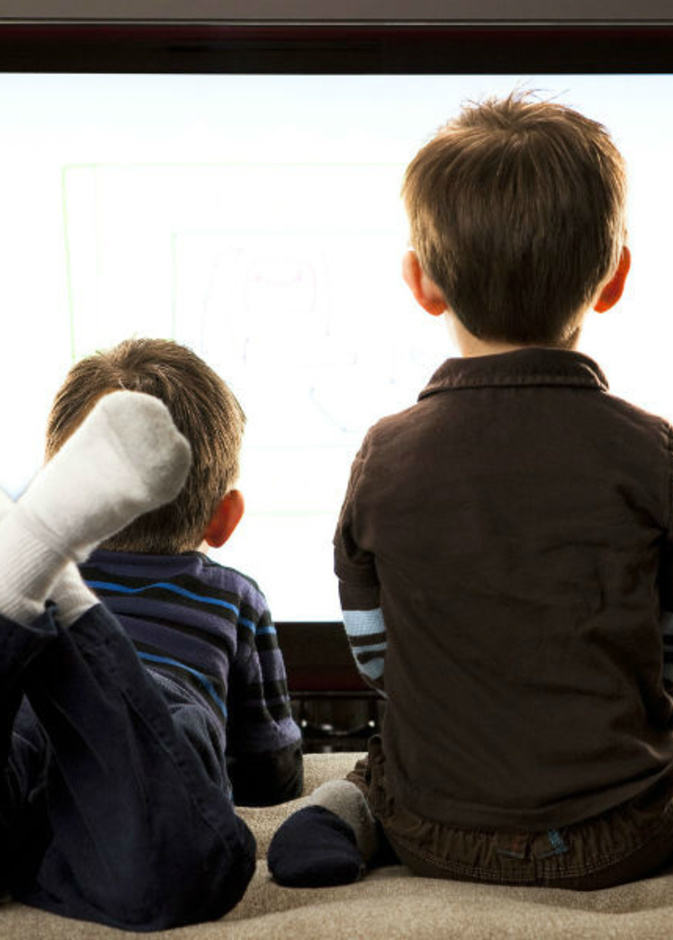 طرق تقليل جلوس طفلك أمام شاشة التلفزيون