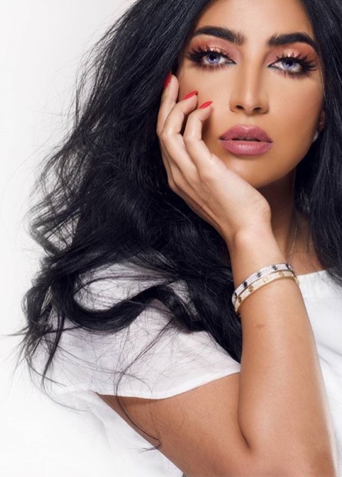 بثينه تميزت بدروس المكياج في سناب شات