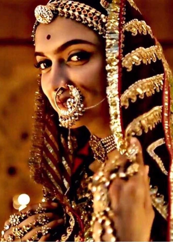 خصصت شرطة مومباي حراسة خاصة ديبيكا بادوكون والنجم رانفير سينغ