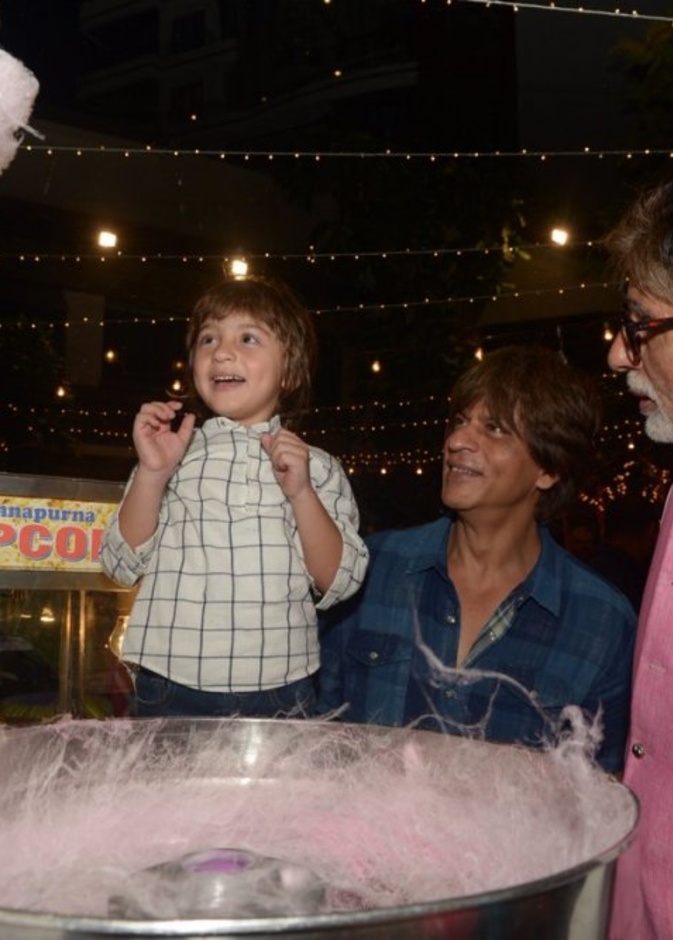 شاروخان في حفل عيد ميلاد آرادهيا باتشان