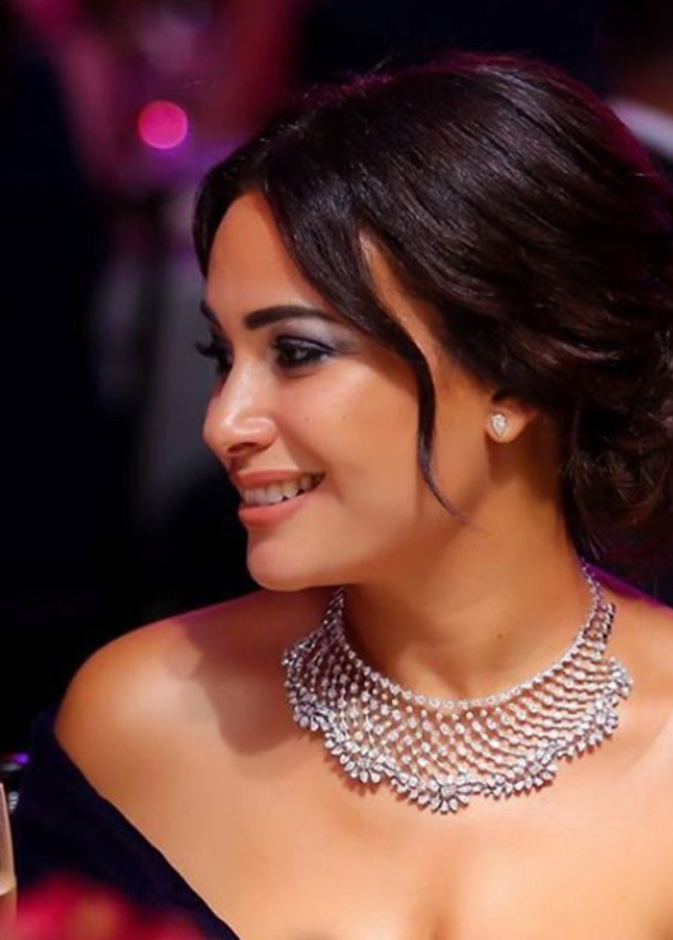 هند صبري ترتدي مجوهرات عزة فهمي