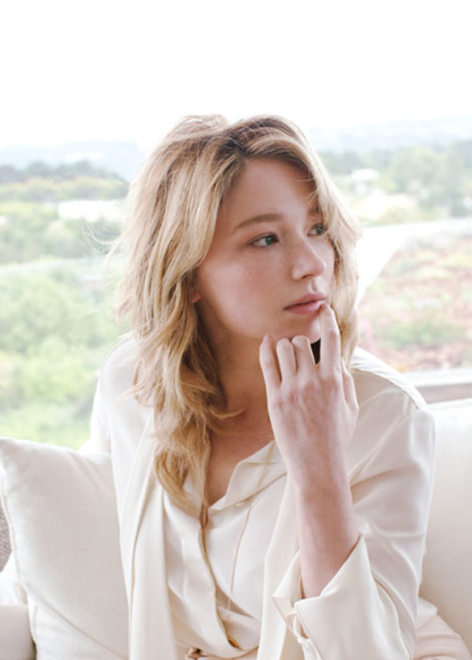 الممثلة والمغنية الأمريكية "هايلي بينيت"