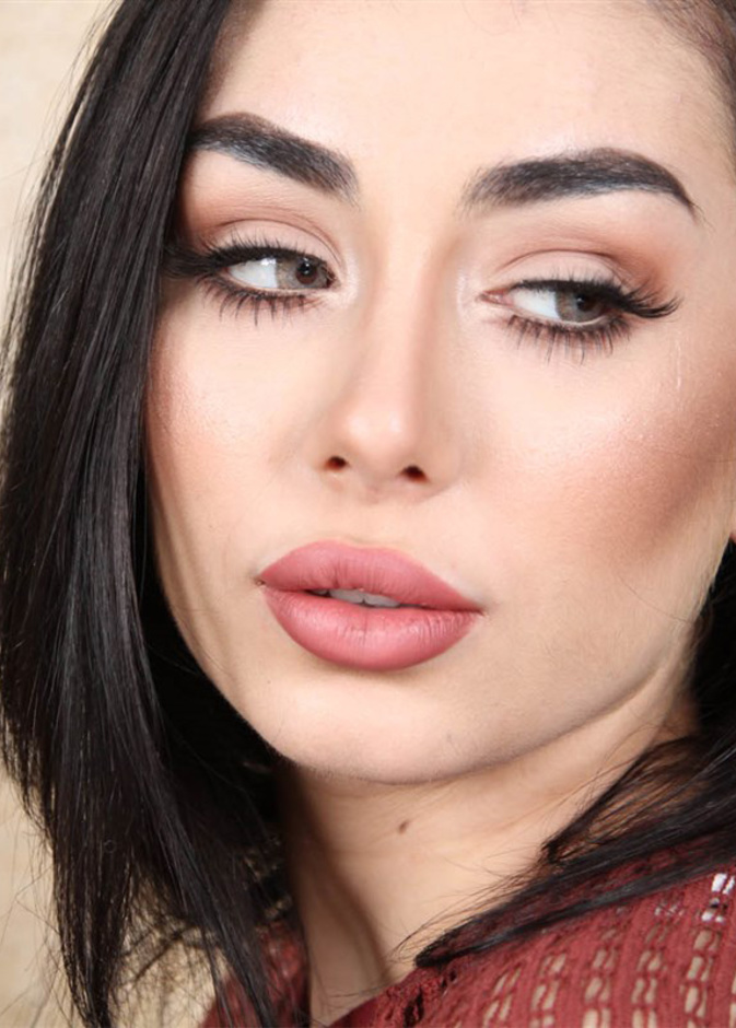 من أجمل إطلالات مايا للشفايف الأومبري