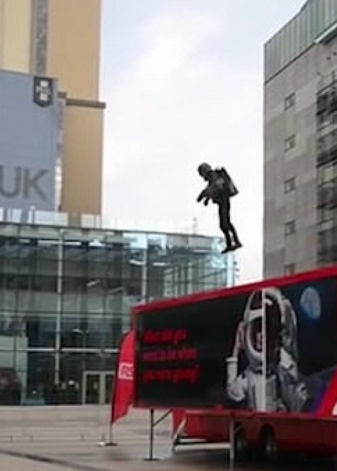 مخترع زي الرجل الحديدي يدخل موسوعة جينيس