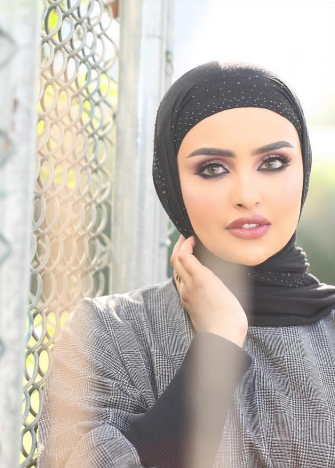 مكياج سهرة بارز مع الظلال الفاتحة باسلوب لينا اسعد
