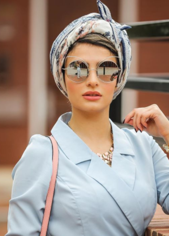 لفّة طويلة ولكن في الوقت نفسه ناعمة وتليق بالوجه النّحيف