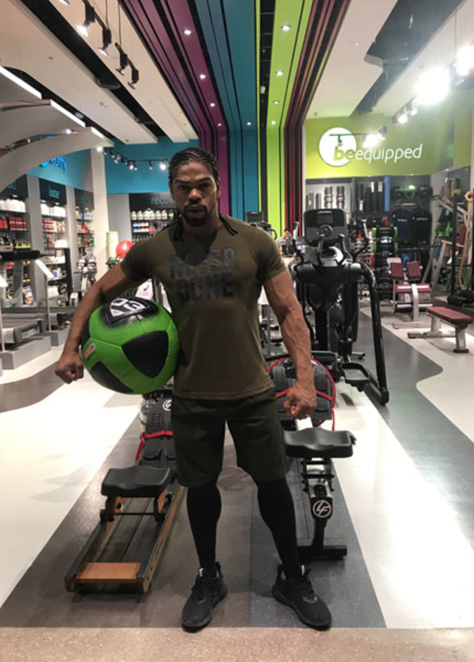 المدرب وليد ياري يعطي بعض النصائح والتعليمات