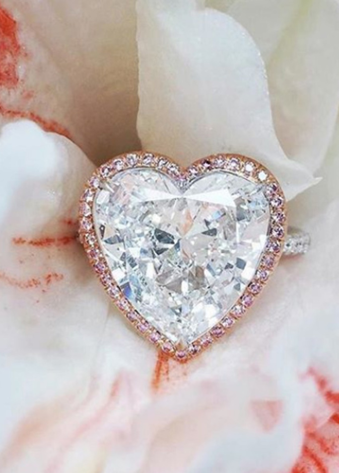 خاتم من حجر الياقوت الوردي