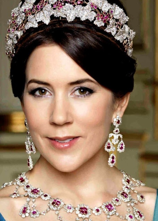 مجوهرات الأميرات بالزمرد.