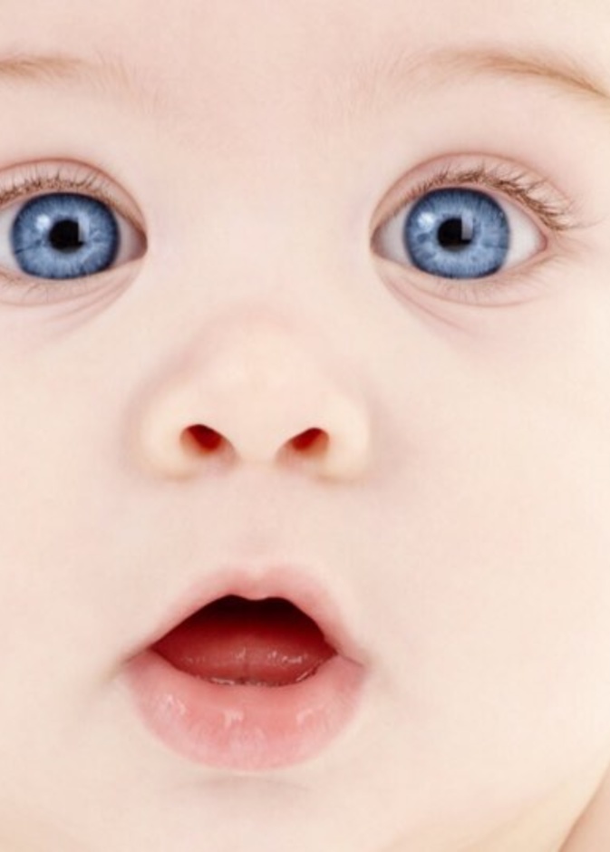 متى يميز الطفل الرضيع بين الألوان 