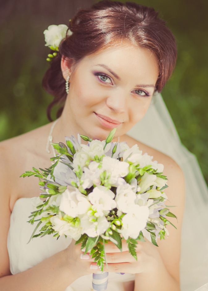 مسكة العروس الفرنسية تزيد من انوثة العروس