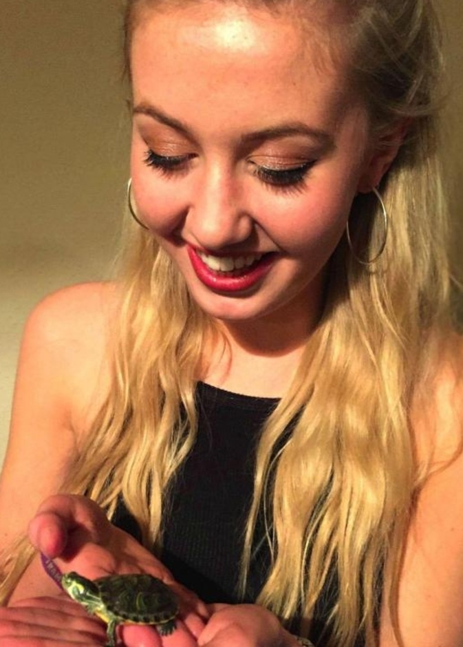 نجاة شابة بأعجوبة من هجوم تمساح