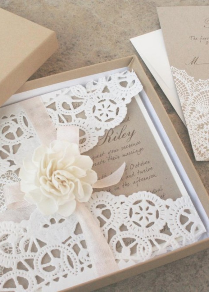 كارت زفاف فاخر مع حبات اللؤلؤ.