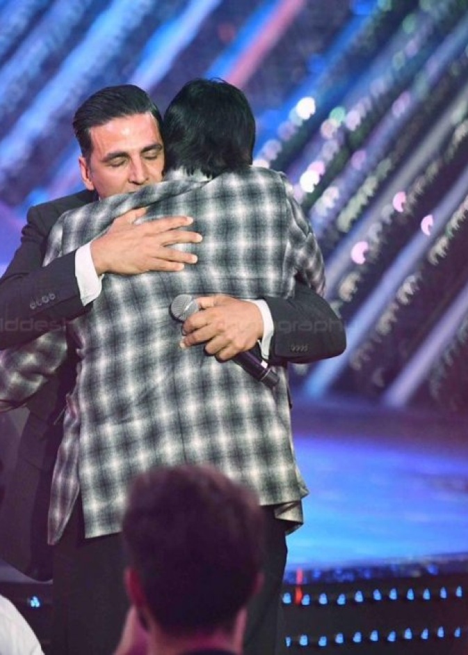 كيف تسبب أكشاي كومار في إحراج أميتاب باتشان؟