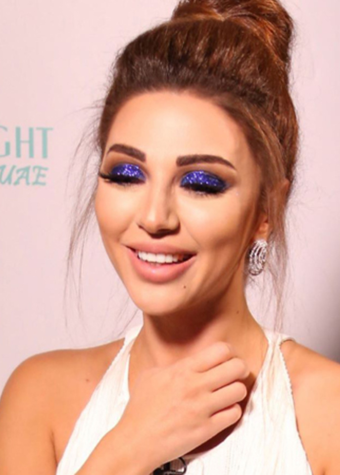 مكياج سموكي أزرق رائع بأسلوب ميريام