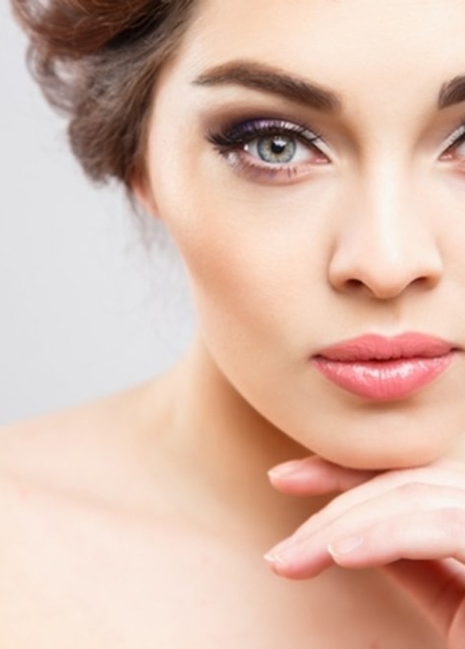 زيت الخروع وصفة طبيعية رائعة لتكثيف الحواجب