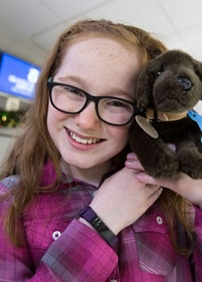 طفلة تعثر على دميتها بعد أن انتشرت صورها في جميع أنحاء العالم