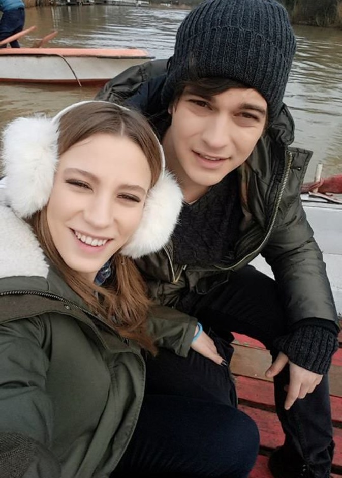 شاتاي أولسوي يخون حبيبته في أمريكا