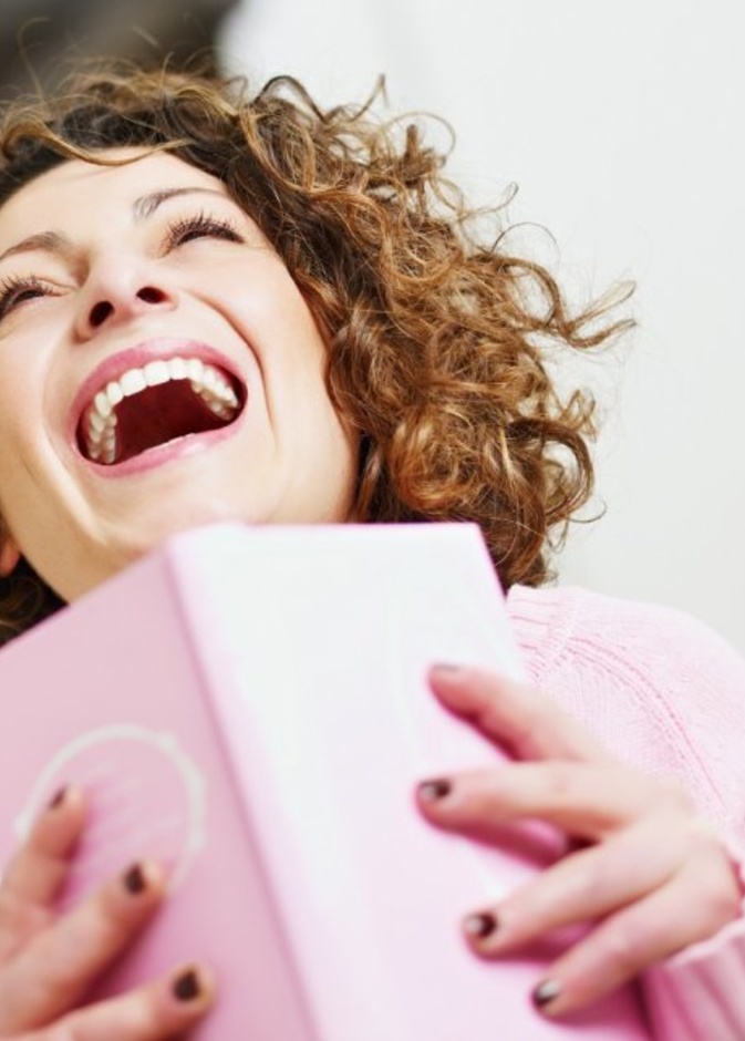 سيسعد بكتاب او مجموعة افلام كوميدية