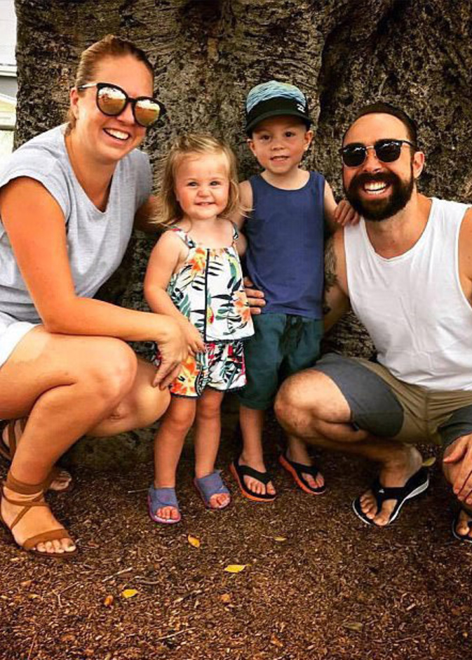 طفلة تستعيد سمعها للمرة الأولى بعد جراحة في الأذن