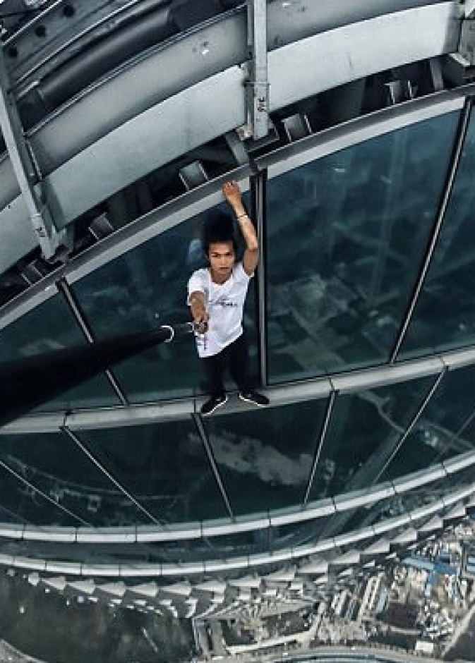 وو يونغنينغ من ممثل كومبارس إلى مستلق ناطحات سحاب