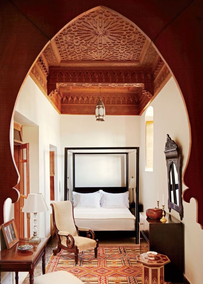 ديكور غرفة نوم يتألق بتصميم فني رائع للسقف