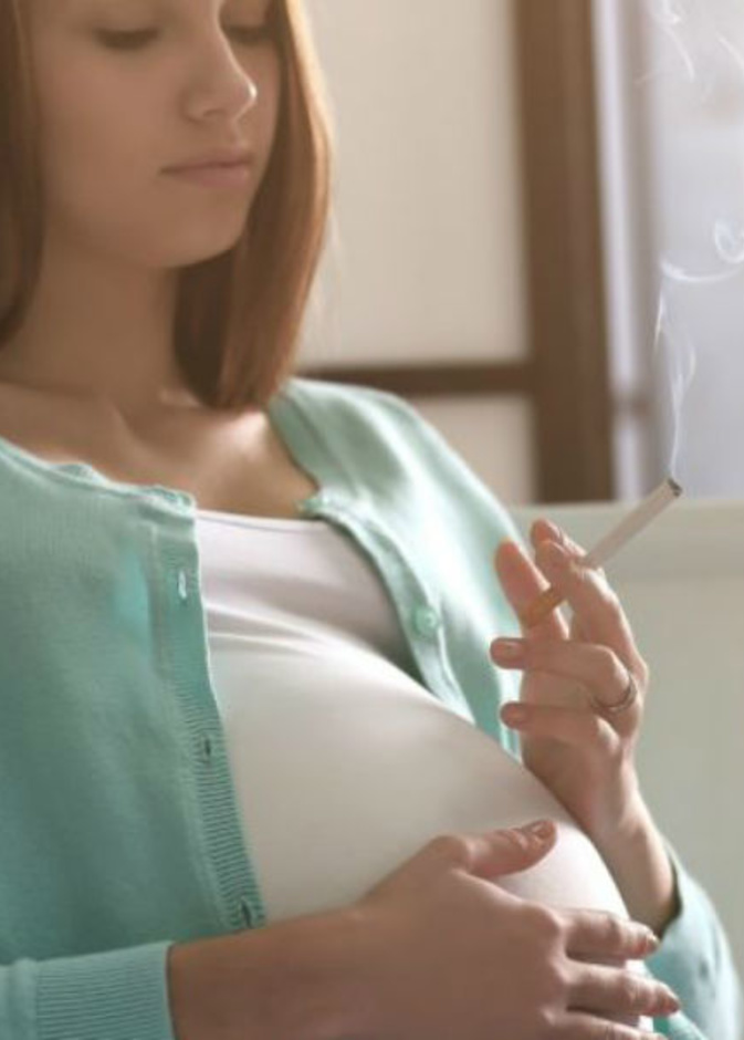 التدخين يسبب نقصاً الاوكسجين للجنين