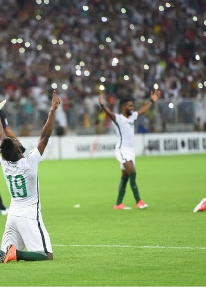 محمد عبده يتقدم المحتفلين بتأهل منتخب السعودية إلى كأس العالم