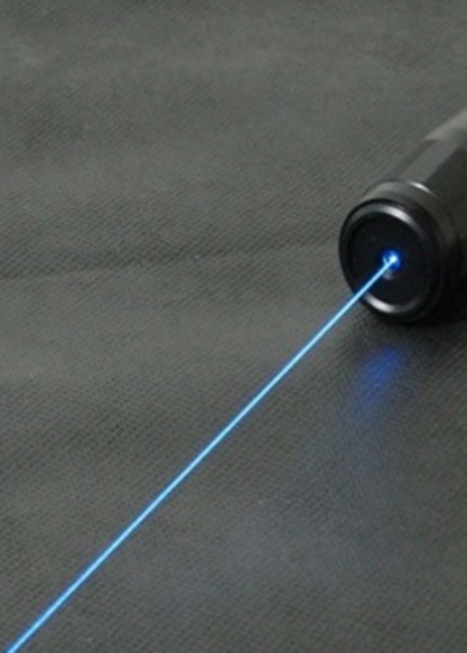 مزحة بالليزر تفقد شابا بصره إلى الأبد