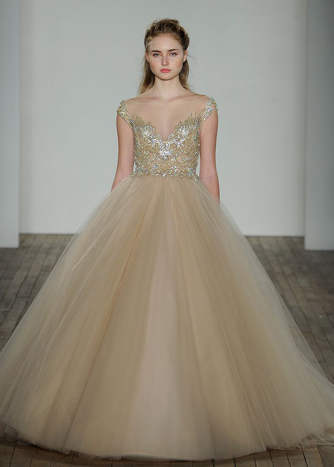 فستان زفاف عصري باللون الذهبي من مجموعة Franseca Miranda للعروس