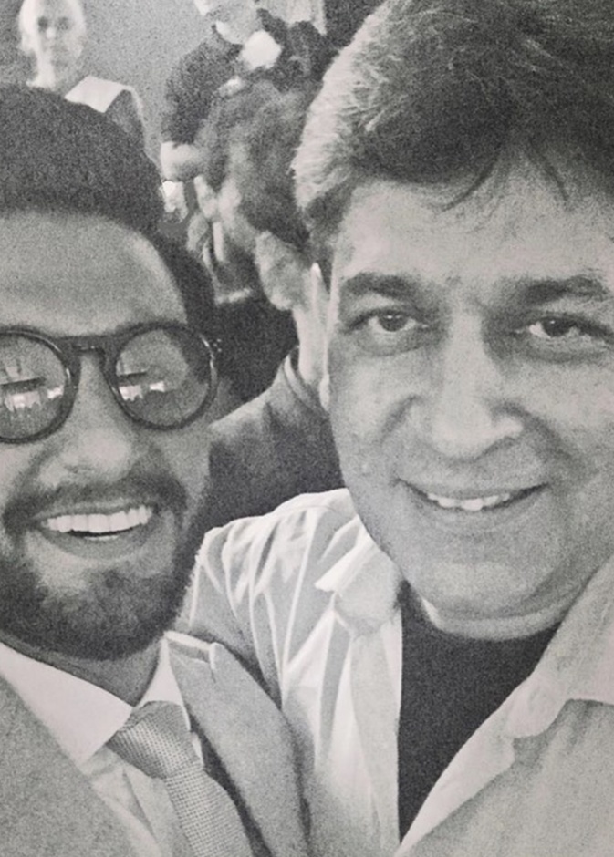 صورة سيلفي جمعت رانفير سينغ ووالد ديبيكا بادوكون