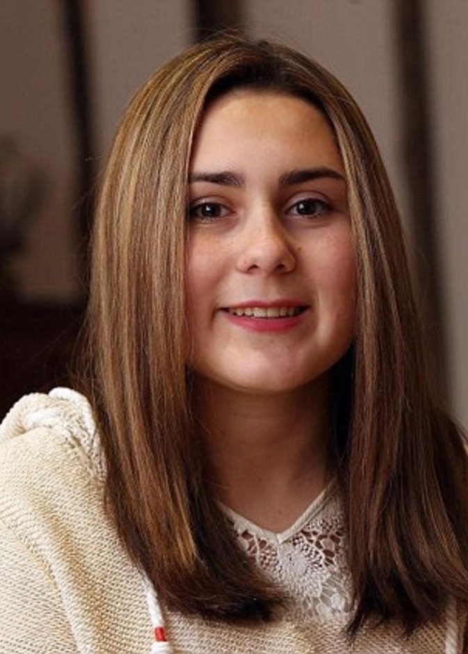 مادي ثورغود هي فتاة بريطانية مراهقة لا يتجاوز عمرها السادسة عشر