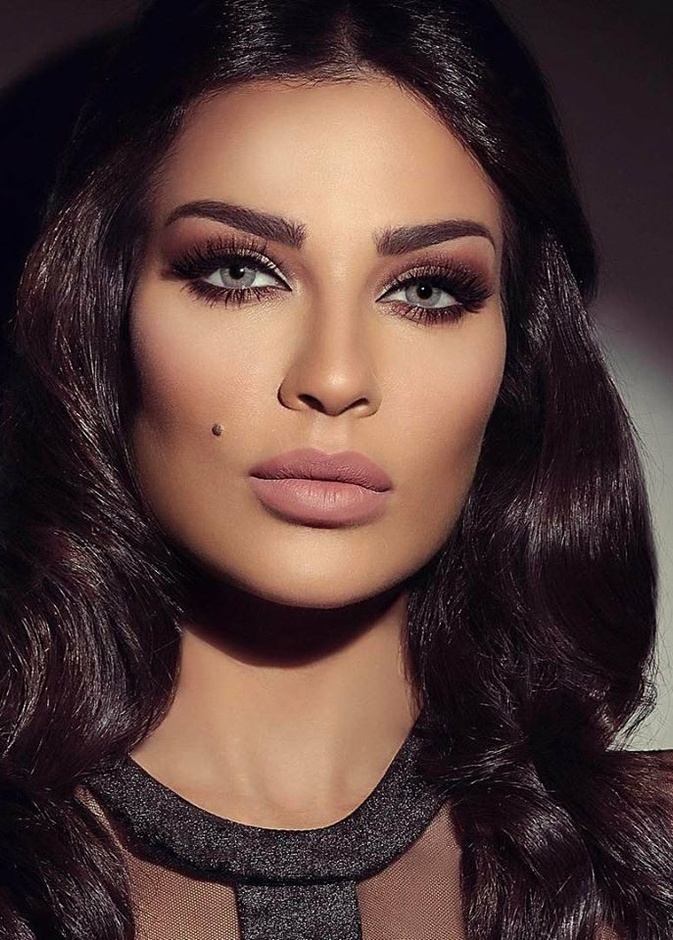 نادين نجيم بمكياج مميز
