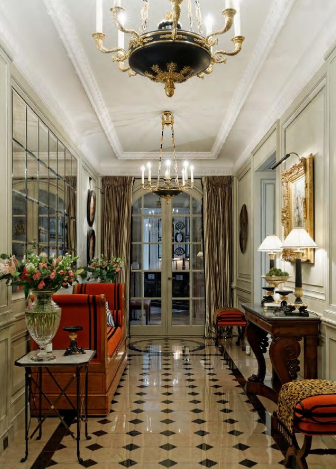 تصميم السقف يلفت الأنظار في مدخل المنزل