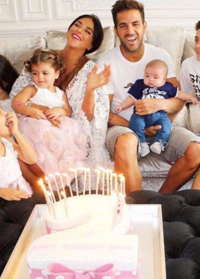 فابريغاس مع دانييلا سمعان والاطفال