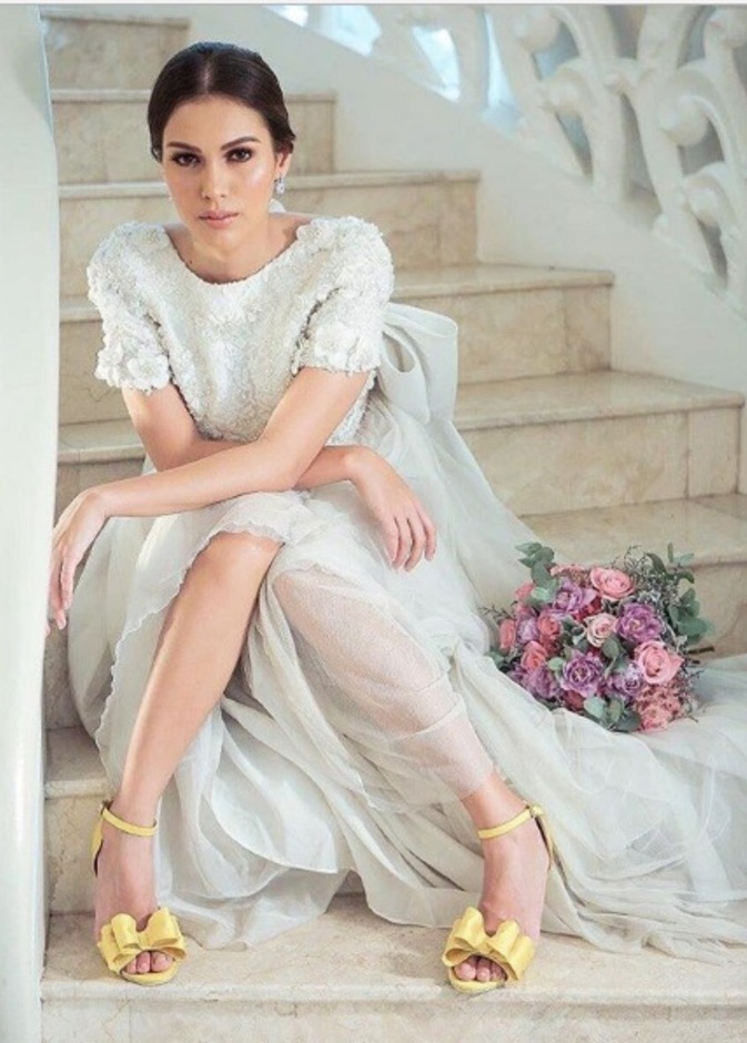 حذاء عروس باللون الذهبي