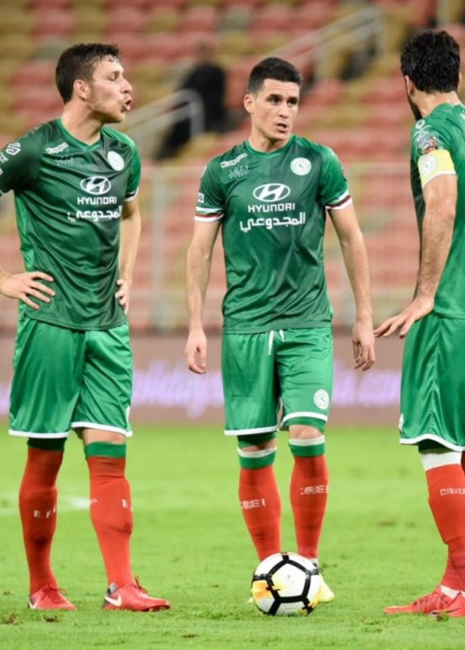 الانضباط تهدد الأهلي متصدر الدوري السعودي بخصم 6 نقاط من رصيده