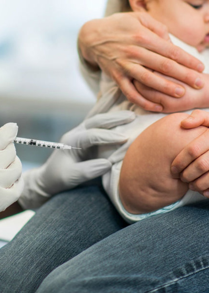 اهم الأعراض الجانبية لتطعيمات الرضع فى العام الاول