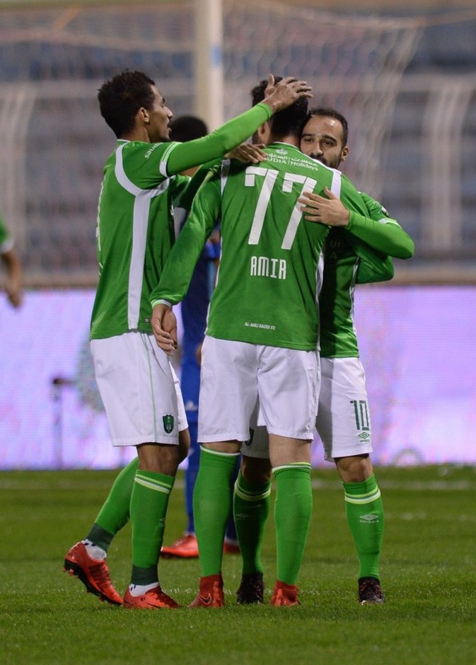 الأهلي يحافظ على صدارة الدوري السعودي