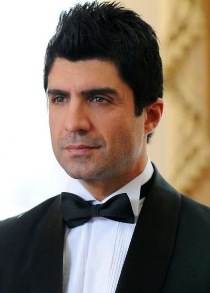 حبيبة أوزجان دنيز السابقة تحاول إثارة غيرة نظيرتها الحالية 