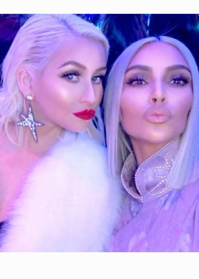 كيم كاردشيان بقصة شعر عصرية برفقة كرستينا أغوليرا خلال احتفالهما اليوم