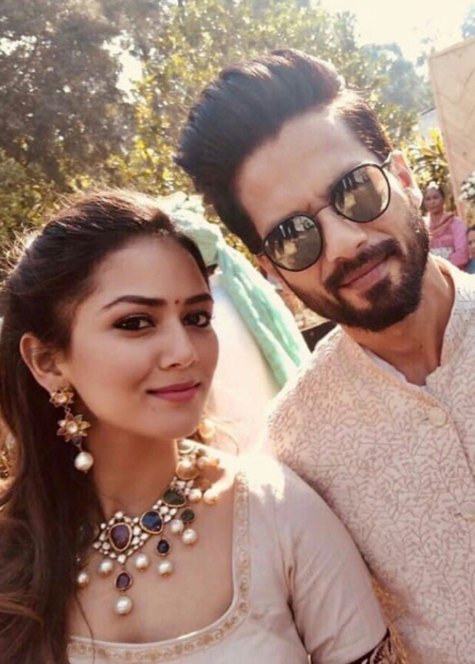 شاهيد كابور وميرا راجبوت في حفل زفاف أقيم مؤخرا في مدينة دلهي