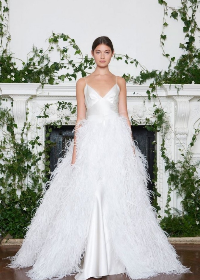 فساتين زفاف بموضة الشراشيب من مجموعة برونوفياس Pronovias