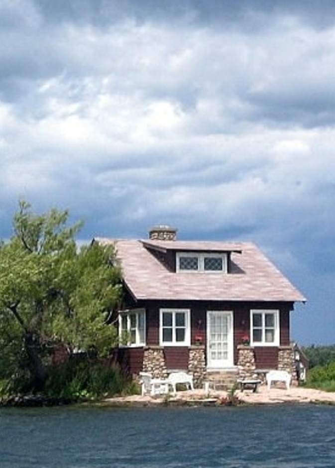 أصغر جزيرة في العالم تتسع مساحتها لمنزل صغير