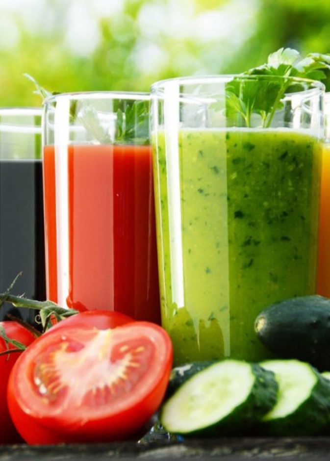 يمكنك تناول عصير الخضروات بالتبادل مع عصير الكيوي حسب الحمية المخصصة لك