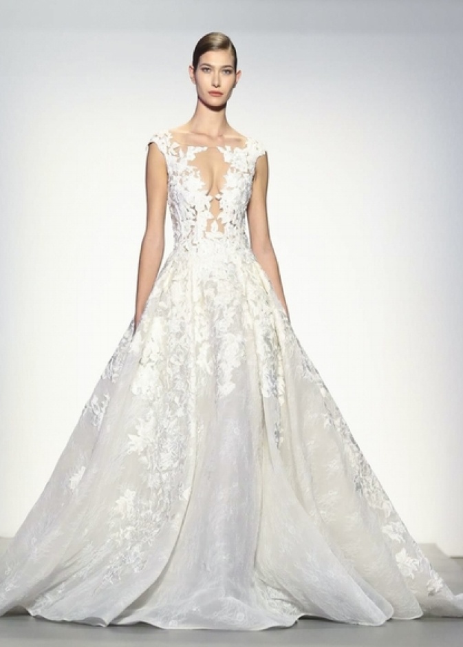 فساتين زفاف محتشمة من مجموعة المصمم الفييتنامي Phuong My ضمن اسبوع الموضة بدبي