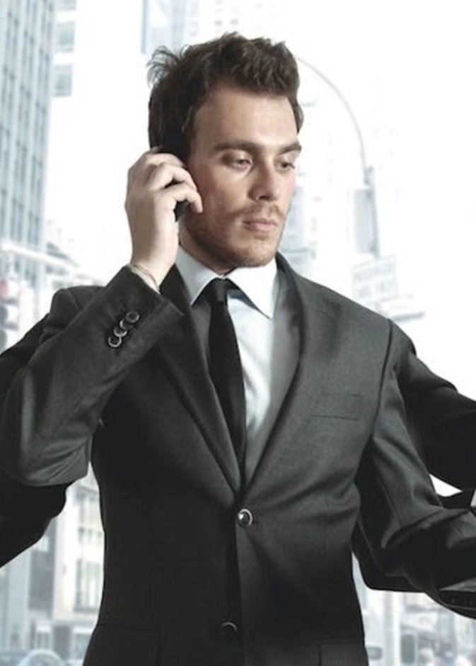 هو ايضا شخص رومانسي ويبحث عن الاستقرار في العلاقة