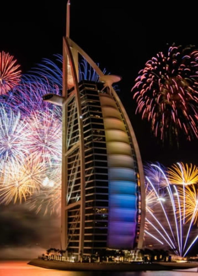 تتألق جزيرة نخلة جميرا بالأضواء في سهرة رأس السنة