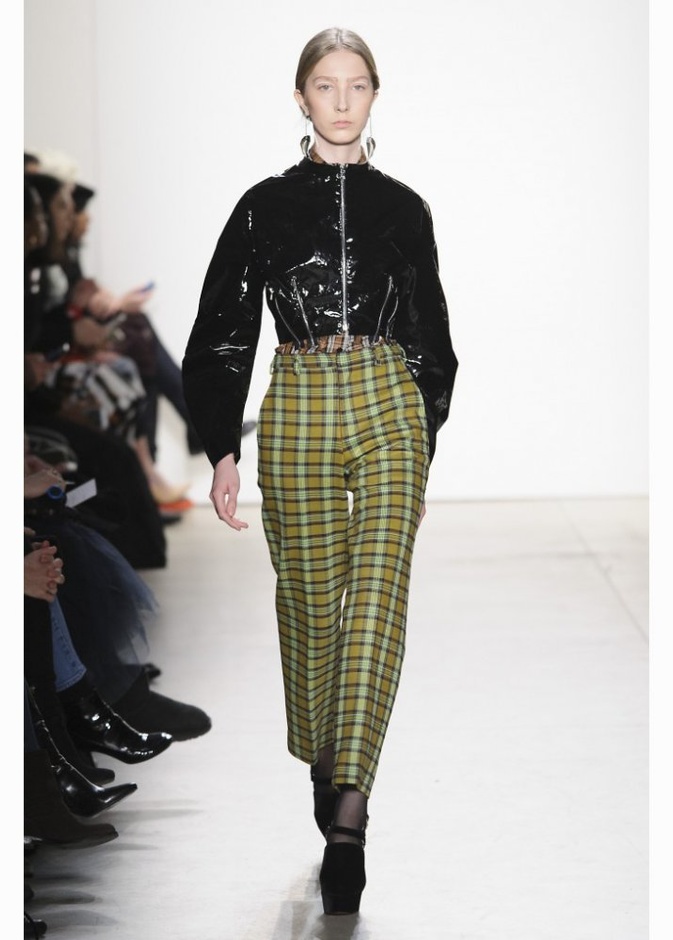 بنطلون الكاروه مع جاكيتات الجلد والقبعات الصوفية من وحي ‏Marc Jacobs