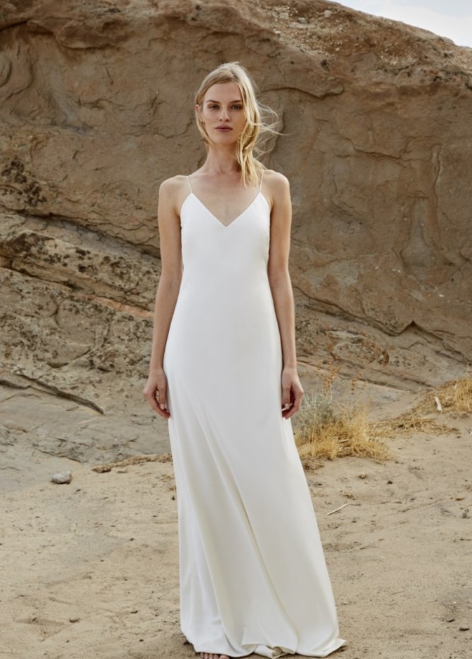 فساتين زفاف ناعمة و بقصات جذابة من مجموعة ريم عكرا لخريف 2018